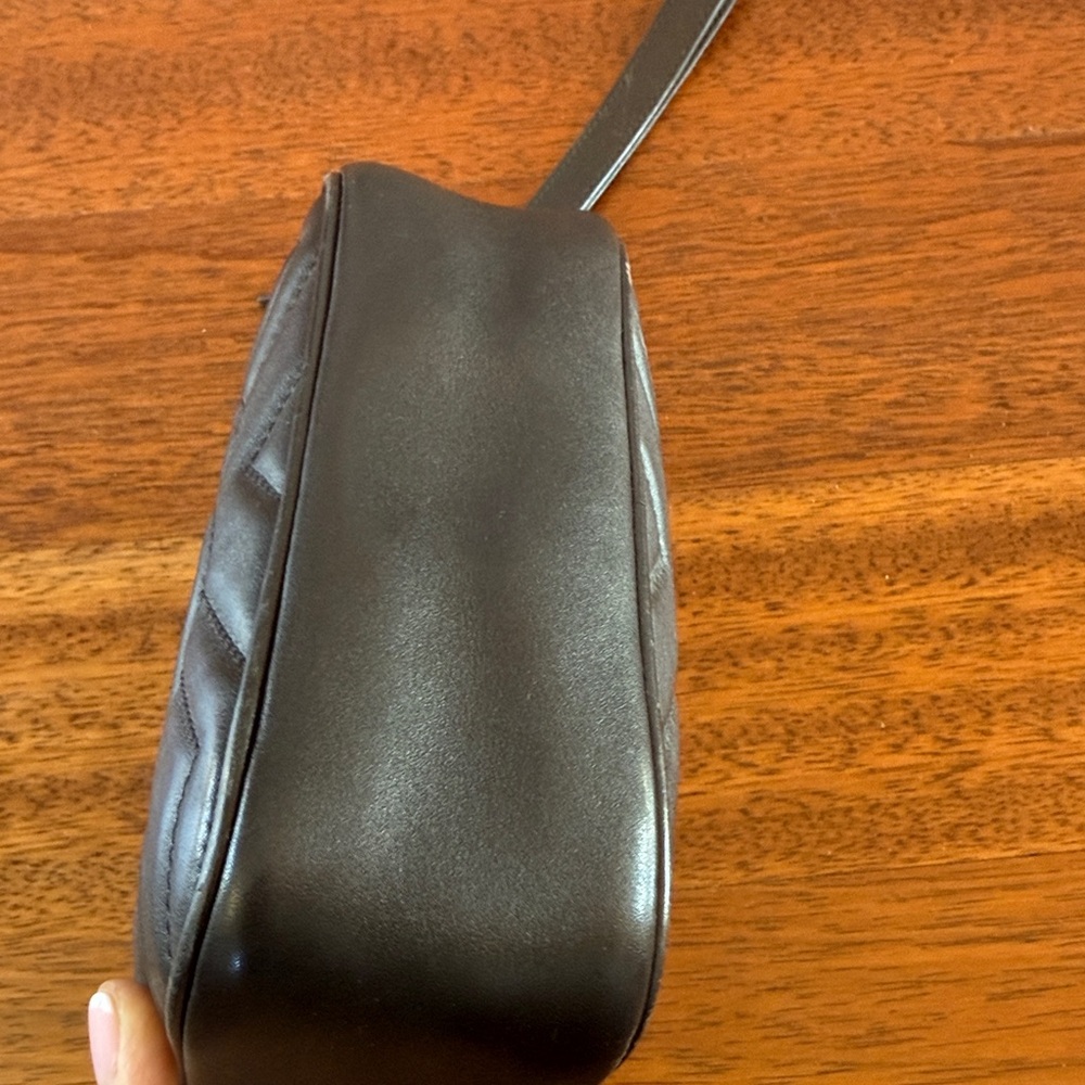 Gucci Black Quilted Leather Bag with Gold Logo - Picture 4 of 5